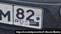 Автомобіль із зафарбованим прапором РФ на номері в анексованому Криму, 21 червня 2025 року