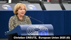 Раса Юнкевичене, литовська депутатка з Європейської народної партії, виступає під час дебатів у Європарламенті щодо збереження Радіо Свобода, Страсбург, 1 квітня 2025 р.