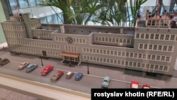 Зроблена на 3-D принтері модель мюнхенського аеропорту, де в 1953-1967 роках розташовувалось Радіо Вільна Європа/Радіо Свобода, яке спочатку мало назву «Радіо Визволення»