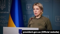 Ірина Верещук пояснила, що російські військові заблокували евакуаційні автобуси у Запорізькій області, а в Луганській порушують режим припинення вогню