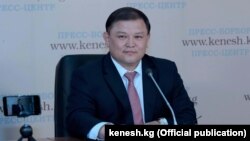 Спикер ЖК Дастан Джумабеков на пресс-конференции 3 июля.