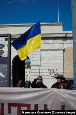 Учасник акції українців у Відні, Австрія, 9 травня 2025 рік