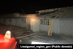 Пашкоджаны будынак склада пасля падзеньня зьбітага беларускімі вайскоўцамі бесьпілётніка ў Гомлі 5 верасьня 2024 года