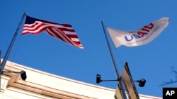 Как отмечается, новый «специализированный» орган будет встроен в структуру Госдепа, а его мандат будет ограничен гуманитарной помощью