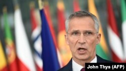 د ناټو عمومي منشي ینس سټولټنبرګ په بروکسل کې پوه ناسته کې د خبرو پر مهال