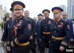 Очільник Чечні Рамзан Кадиров (перший ліворуч)