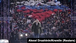 18 martie 2021 - Rusia celebrează șapte ani de la anexarea Crimeei. Vladimir Putin urcă, glorios, pe scenă.