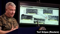 د امریکايي پوځ د مرکزي کمانډ مشر جنرال کېنېت مېکېنزي یوې غونډې ته د وینا پر مهال - د ۲۰۲۰ز کال د مارچ میاشتې انځور. 