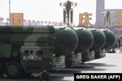 Кітайскія міжкантынэнтальныя ракеты на вайсковым парадзе ў Пэкіне, 2019 год. На сёньня ў Кітаі каля 600 ядзерных боегаловак