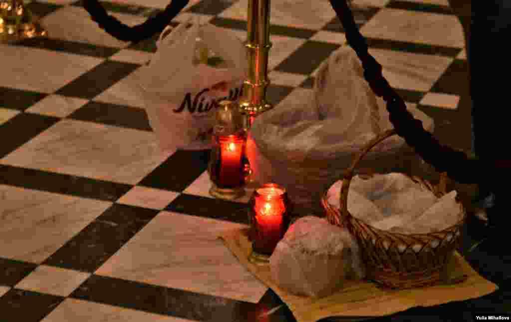 Благодатный огонь доставили из Иерусалима в Кишинев накануне православной Пасхи, 1 мая 2021