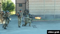 Резервісти під час зборів вчаться відбивати напад ворожої ДРГ на об'єкт критичної інфраструктури Києва