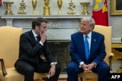 Президент Франции Эммануэль Макрон в Белом доме в гостях у Дональда Трампа. Именно тогда президент Трамп сообщил, что глава Кремля Владимир Путин не против развертывания европейского контингента в Украине. Вашингтон, 24 февраля 2025 года