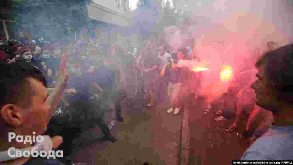 Розгляд справи перенесли на&nbsp;15 червня, і сутички продовжились