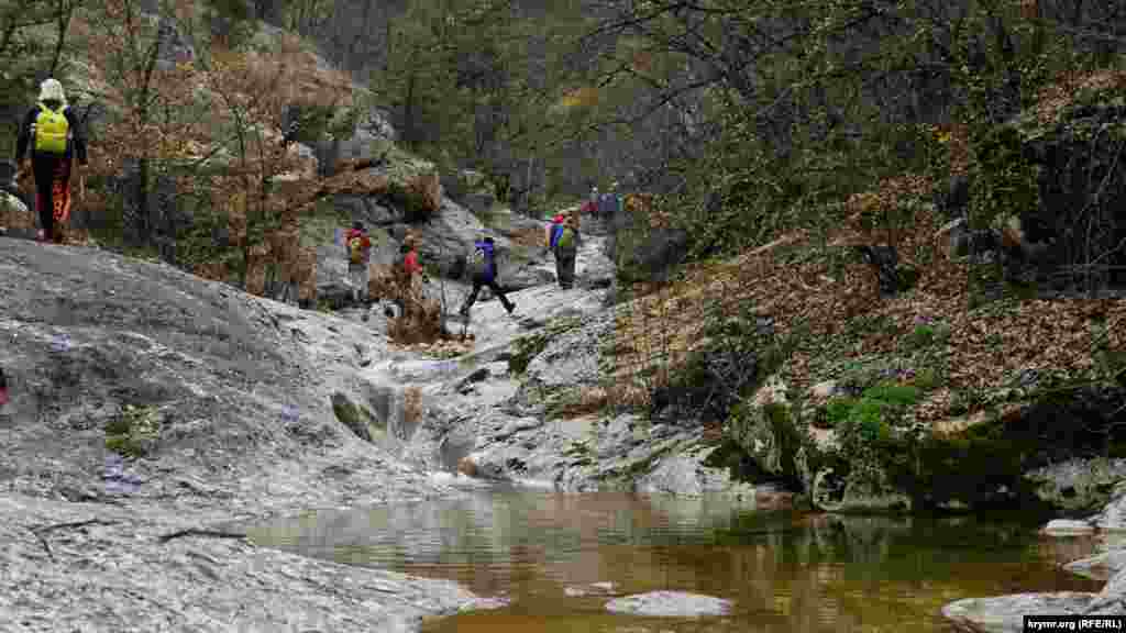 Ранней весной она довольно полноводная, а вот летом практически полностью пересыхает