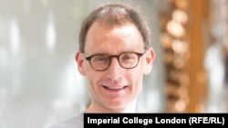 Проф. Нийл Фъргюсън