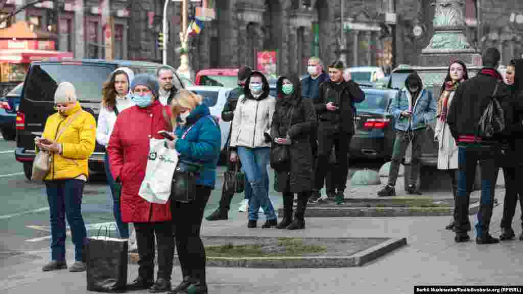 Пропускна здатність наземного транспорту не витримувала потоку пасажирів у час пік