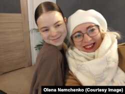 Олена з донькою