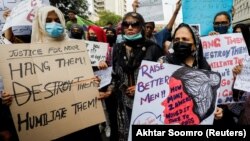 پاکستان کې په تېرو کلونو کې پر ښځو د تشدد او د هغوی د وژنو ضد پراخې مظاهرې شوې دي - پخوانی انځور.