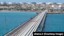 Іранський нафтовий термінал Харк (архівне фото). Сполучені Штати запровадили санкції проти десятків осіб й організацій, пов’язаних з нафтовою промисловістю Ірану