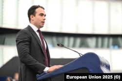 Французький депутат П'єр-Ромен Тіонне на пленарному засіданні Європарламенту під час дебатів про Україну. Страсбург, Франція, 9 вересня 2025 року