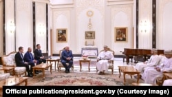 Лукашэнка на сустрэчы з султанам Аману Хайтамам бін Тарыка аль-Саідам, 1 сьнежня 2025 году