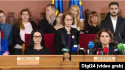 Ieșirea publică a judecătoarei Raluca Moroșanu de la Curtea de Apel București a amplificat dezbaterea cu privire la problemele din Justiție. Peste 500 de foști și actuali magistrați reclamă presiuni din sistem.
