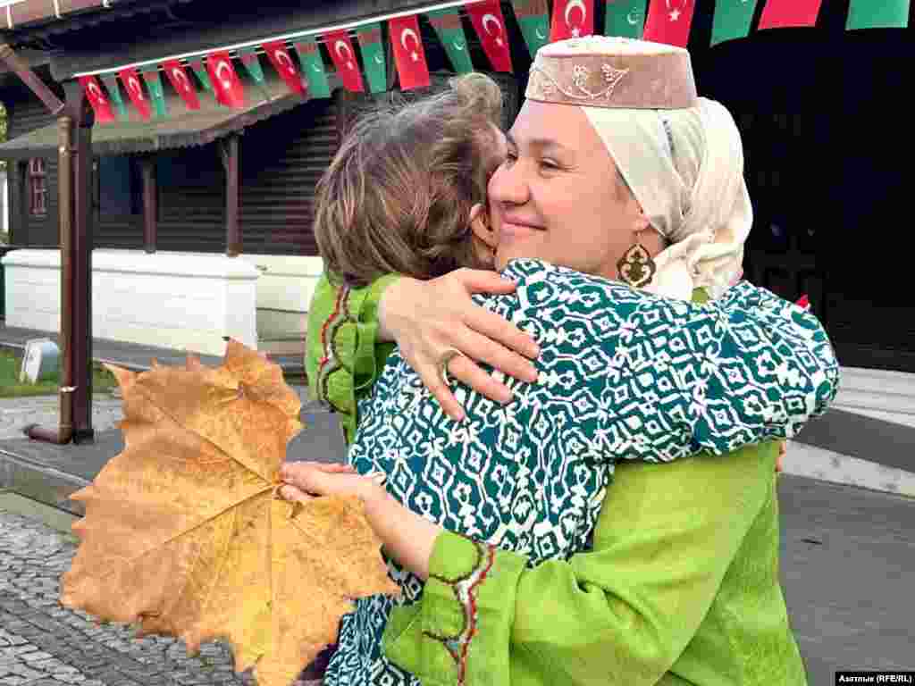 "Алпар" белән очрашу кичәсенән бер дә аерылашасы килмәде.&nbsp;