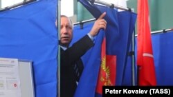 Александр Беглов во время голосования на президентских выборах в марте 2024 года, фото из архива