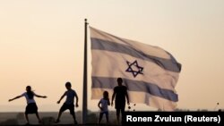 بیرق اسرائیل در بلندی‌های جولان 