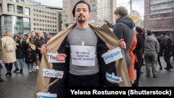 Experts have said that Russia is often playing catch-up in trying to control the Internet.