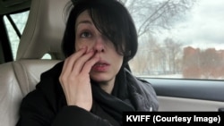 Анна Немзер в фильме "Мои нежелательные друзья"