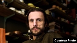 Матеј Богдановски - визуелен уметник и автор на стрип-книгата „Улица“ 