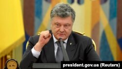 Президент Петро Порошенко заявив, що Україна юридично готова до припинення договору про дружбу з Росією