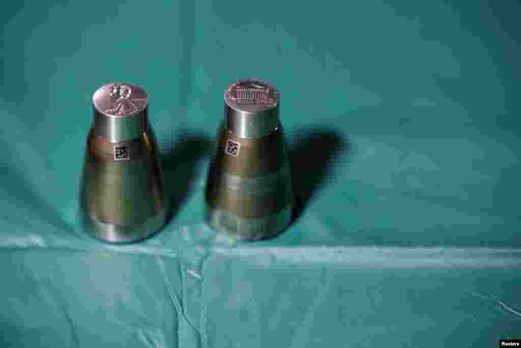 Kalupi korišćeni za kovanje poslednjih pet penija, čime je proizvodnja penija okončana nakon 232 godine, u Filadelfiji, Pensilvanija, 12. novembra 2025.