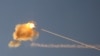 Sistemul israelian de apărare „Domul de fier” interceptează o rachetă trasă din Fâșia Gaza, 17 mai 2021.
