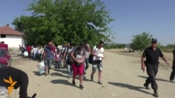 Мигрантите контролирано и непречено транзитираат низ Македонија