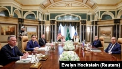 Встреча российской и американской переговорных команд в Эр-Рияде